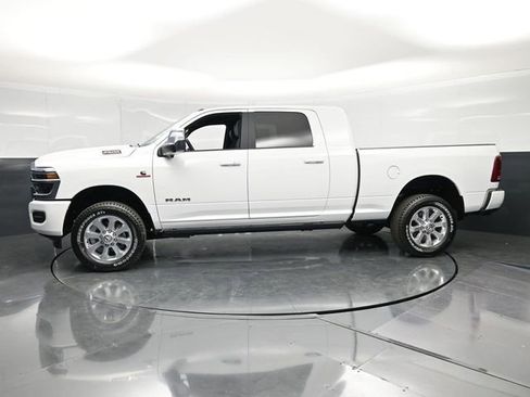 New 2026 RAM 2500 Laramie AWD/4WD image 7