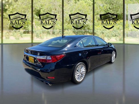 Used 2016 Lexus ES 350 w/ Luxury Package w/Wood Trim image 5