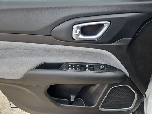 Used 2024 Jeep Compass Latitude image 22