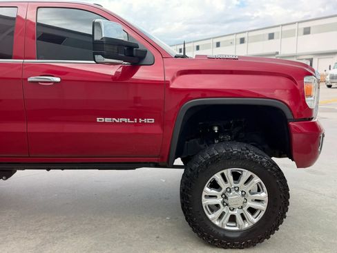 Used 2019 GMC Sierra 2500 Denali w/ Duramax Plus Package AWD/4WD image 7