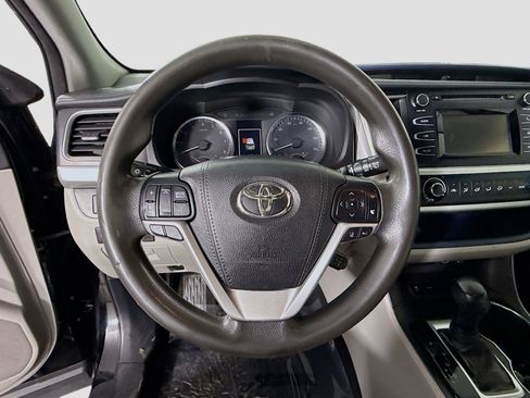 Used 2018 Toyota Highlander LE image 13