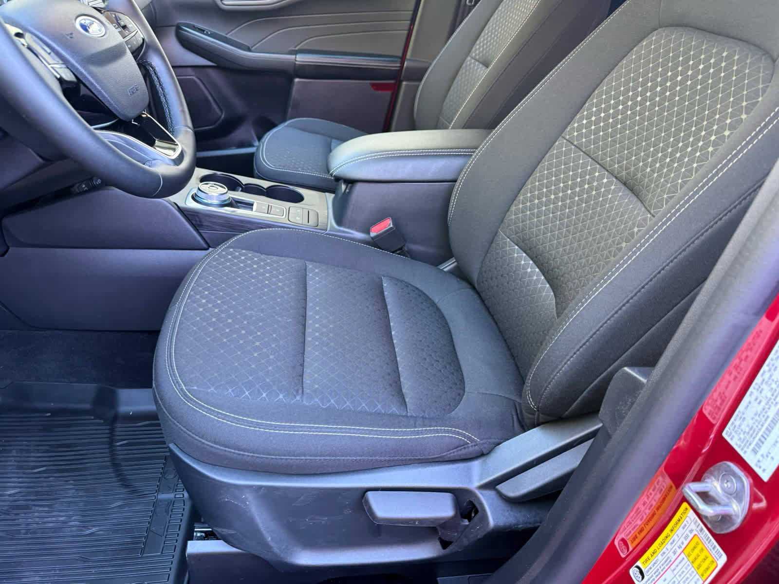 Used 2025 Ford Escape Active w/ Cold Weather Package AWD/4WD image 4