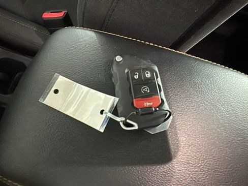Used 2024 Jeep Wrangler Unlimited Sahara AWD/4WD image 19
