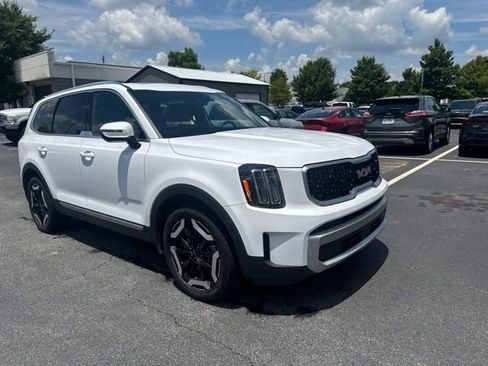 Certified 2024 Kia Telluride EX w/ EX Captain's Chair Package FWD image 7