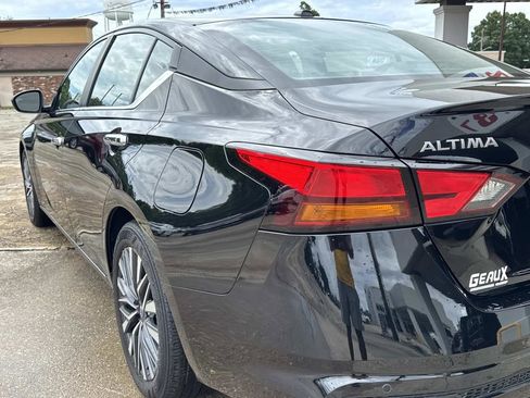 Used 2025 Nissan Altima 2.5 SV FWD image 10