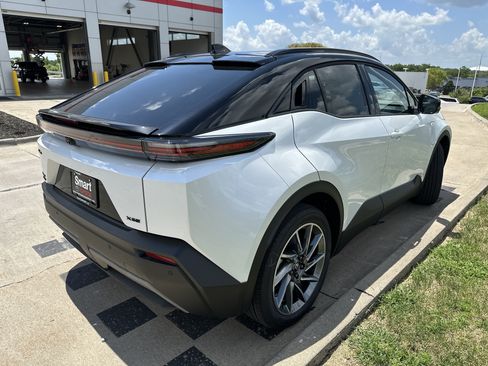 New 2026 Toyota C-HR w/ Cold Weather Package AWD/4WD image 7