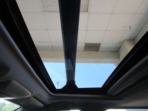 Used 2024 Toyota RAV4 XLE Premium FWD image 38