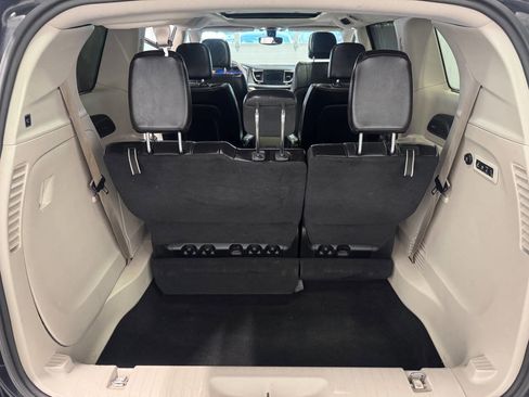 Used 2019 Chrysler Pacifica Limited image 14