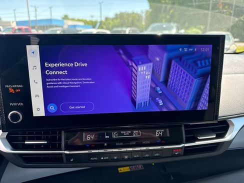 Used 2026 Toyota Sienna XLE FWD image 19