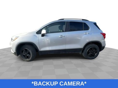 Used 2022 Chevrolet Trax LT w/ LT Convenience Package image 6