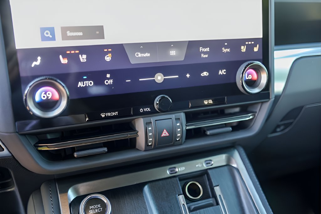 Used 2025 Lexus GX 550 w/ Accessory Package (2T) AWD/4WD image 19