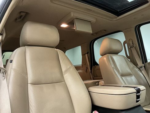Used 2010 Cadillac Escalade Premium AWD/4WD image 36