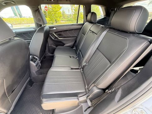 Used 2022 Volkswagen Tiguan SE R-Line image 18