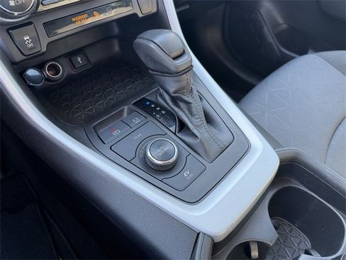 Used 2021 Toyota RAV4 XLE image 17