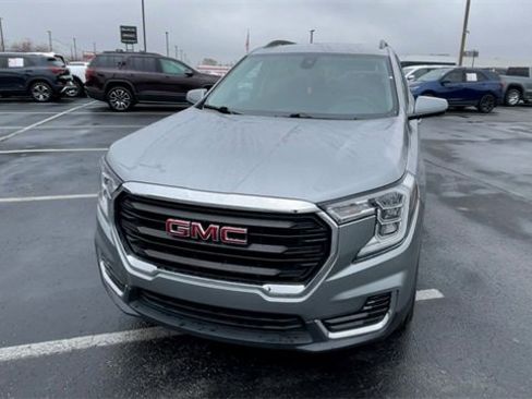 Used 2023 GMC Terrain SLE w/ Driver Convenience Package image 5