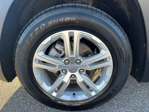 Used 2024 GMC Terrain SLE image 10
