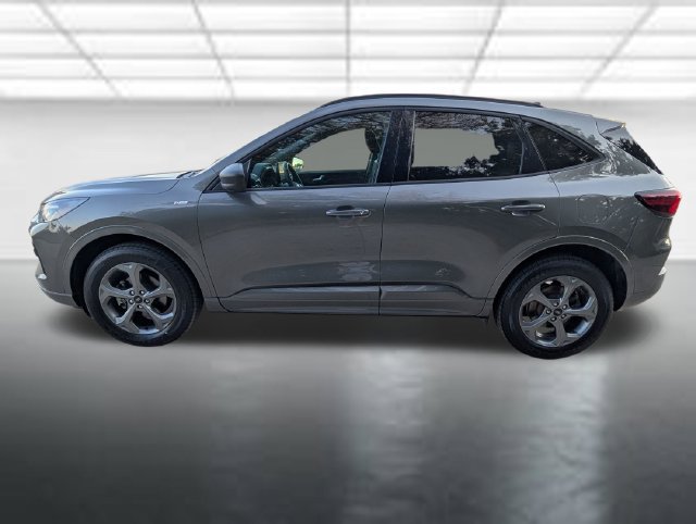 Used 2023 Ford Escape ST-Line w/ Tech Pack #1 AWD/4WD image 13