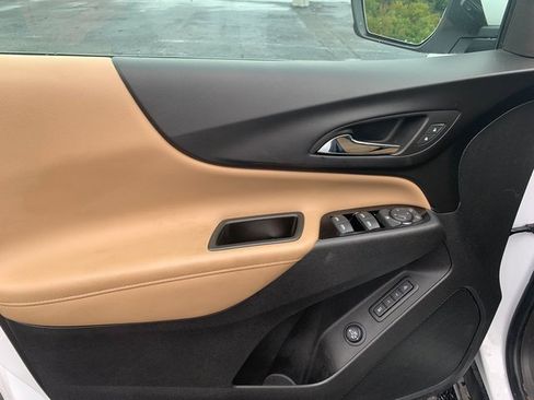 Used 2023 Chevrolet Equinox Premier image 7