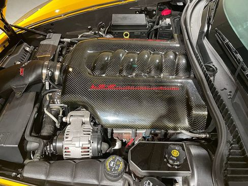 Used 2005 Chevrolet Corvette Coupe w/ Preferred Equipment Group RWD image 14