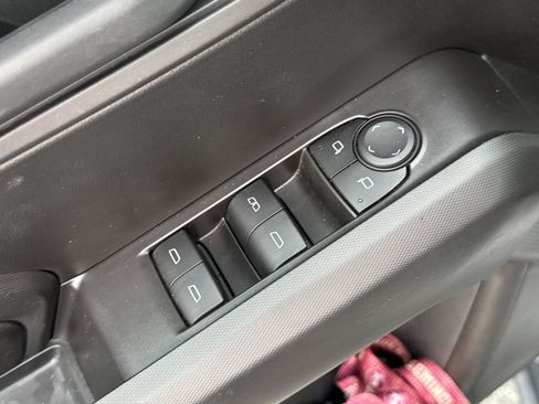 Used 2025 Chevrolet Colorado Trail Boss AWD/4WD image 18