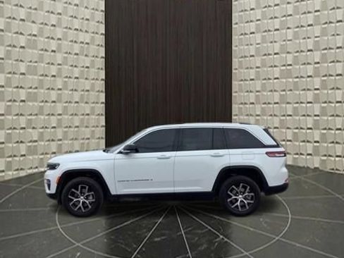 Used 2023 Jeep Grand Cherokee Limited AWD/4WD image 8