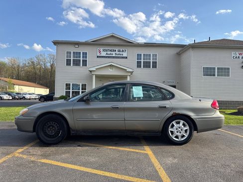 Used 2004 Ford Taurus SE image 1