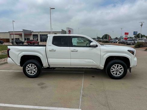 Used 2024 Toyota Tacoma SR5 RWD image 4