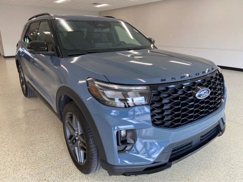 Used 2025 Ford Explorer ST-Line w/ Premium Package AWD/4WD image 5