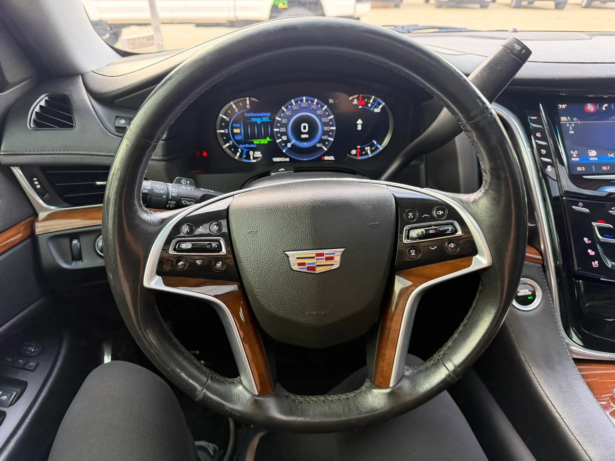 Used 2019 Cadillac Escalade Luxury AWD/4WD image 19