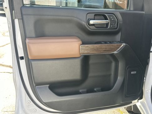 Used 2020 Chevrolet Silverado 1500 High Country w/ Technology Package image 11