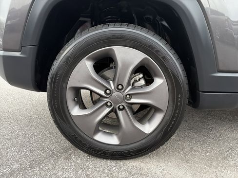 Used 2022 Jeep Compass Latitude w/ Sun and Sound Group image 18