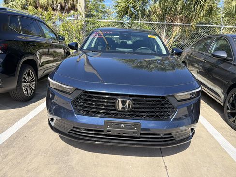 Used 2024 Honda Accord Touring image 2