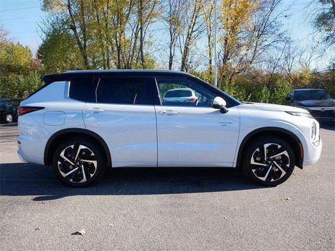 Used 2025 Mitsubishi Outlander SEL image 8