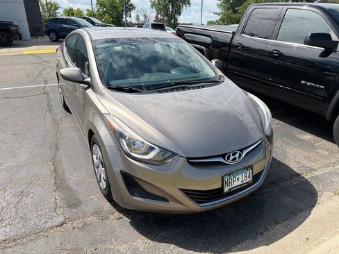 Used 2016 Hyundai Elantra SE FWD image 3