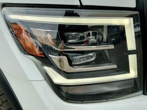 Used 2021 Nissan Titan PRO-4X w/ Pro-4x Convenience Package image 8