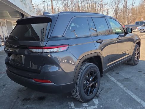 New 2026 Jeep Grand Cherokee Altitude image 4