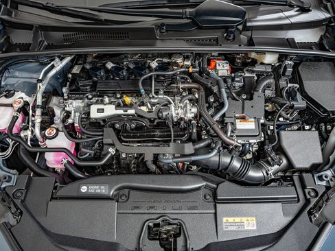 Used 2024 Toyota Prius XLE FWD image 40