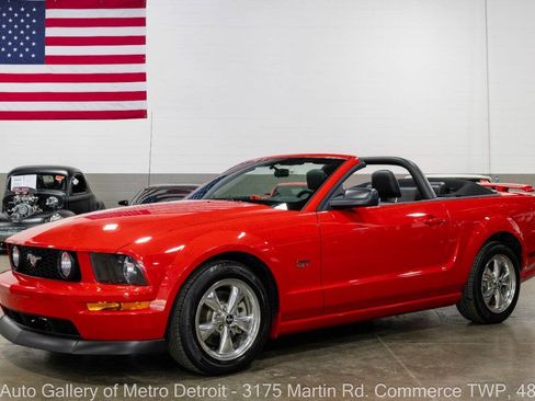 Used 2005 Ford Mustang GT Premium RWD image 1