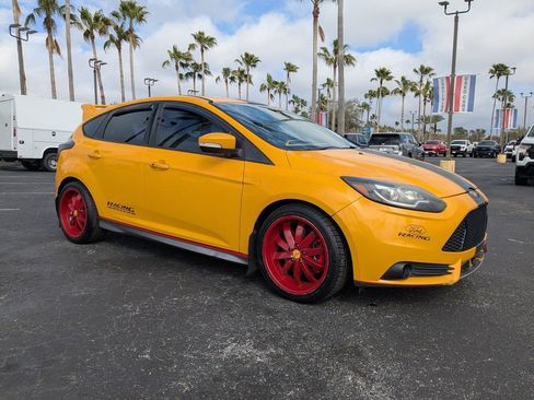 Used 2014 Ford Focus ST image 2