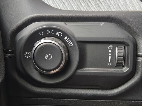 Used 2025 Jeep Wrangler Unlimited Sahara AWD/4WD image 26