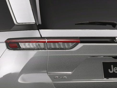 New 2025 Jeep Grand Cherokee Laredo X w/ Luxury Tech Group I image 8