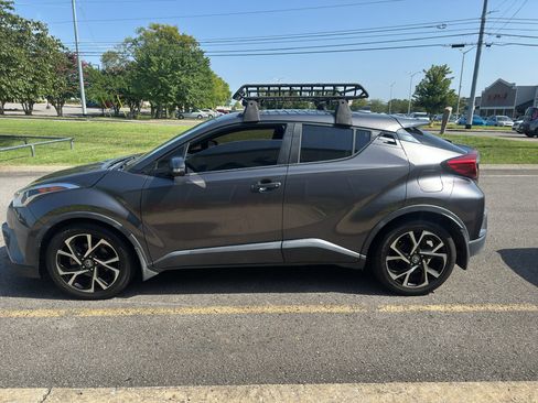 Used 2018 Toyota C-HR XLE FWD image 7