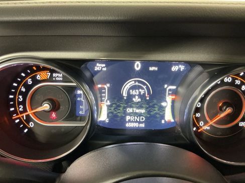 Used 2018 Jeep Wrangler Unlimited Sahara image 11