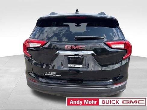 Used 2024 GMC Terrain SLE w/ Driver Convenience Package FWD image 11