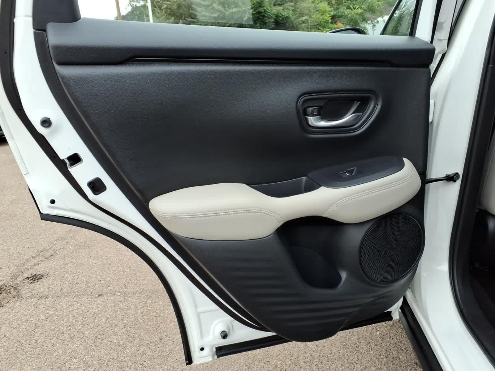 Used 2025 Honda HR-V LX image 7
