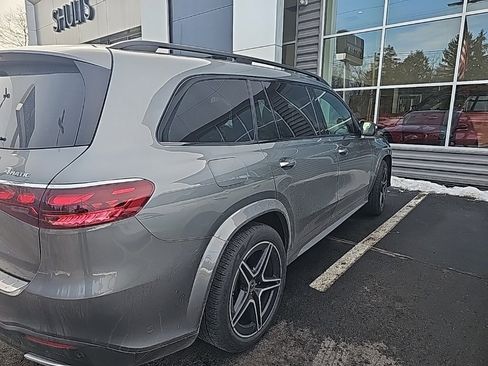 Used 2025 Mercedes-Benz GLS 450 4MATIC image 4