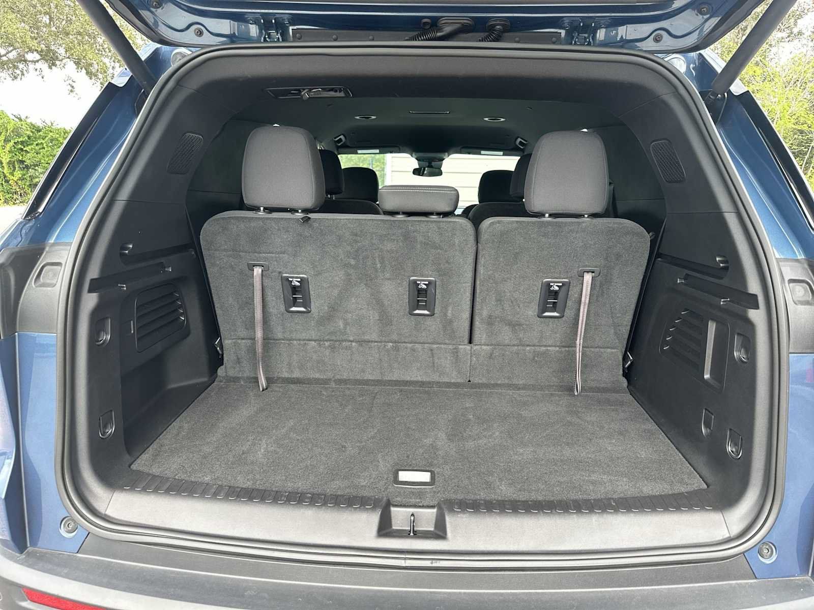 Certified 2025 Chevrolet Traverse LT FWD image 25