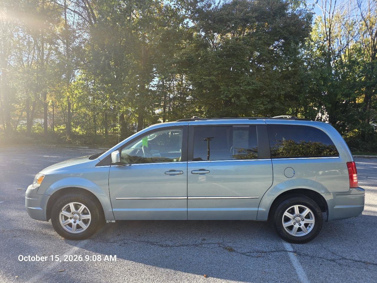 Used 2010 Chrysler Town & Country Touring FWD image 3
