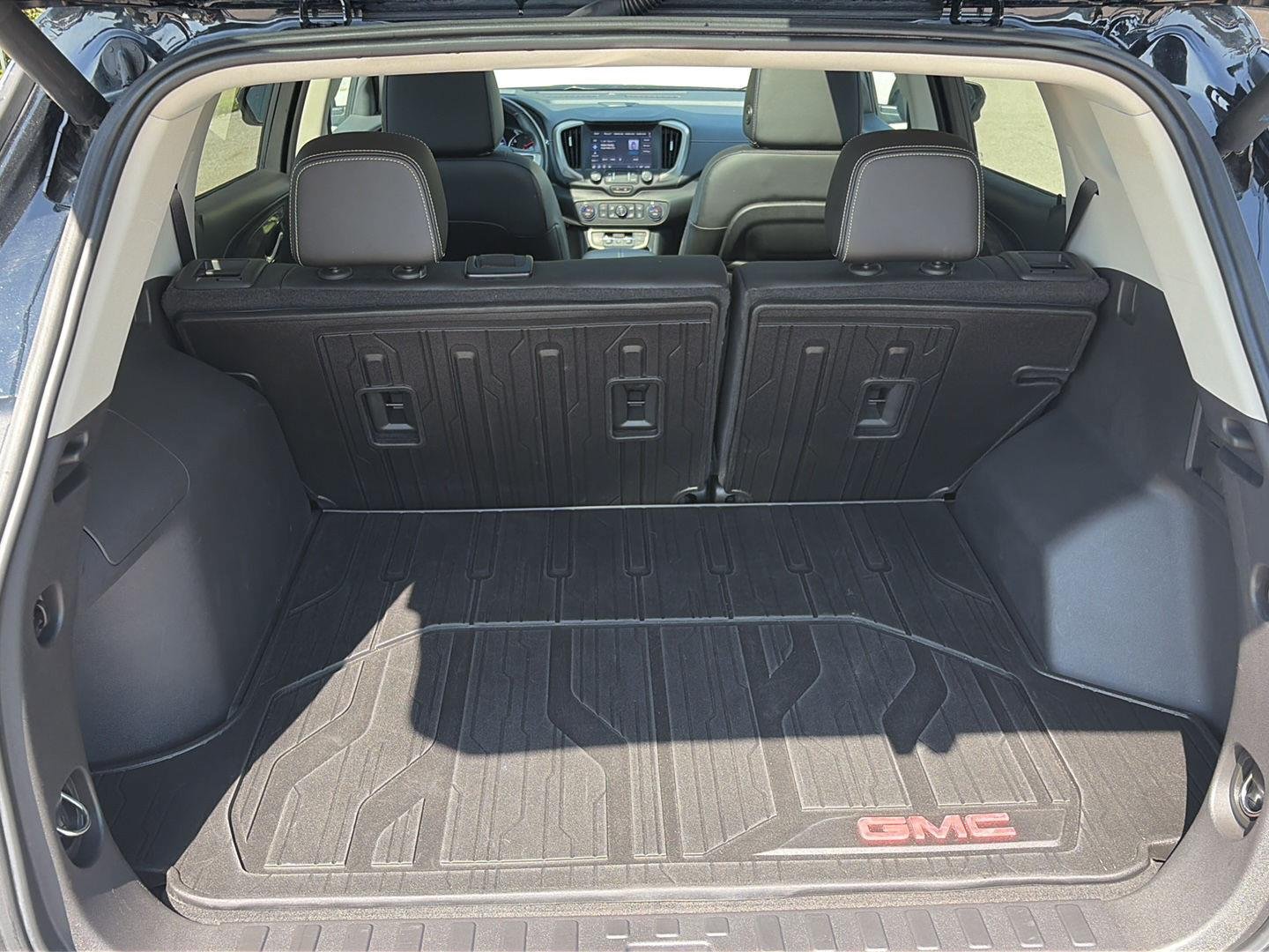 Used 2022 GMC Terrain Denali w/ Denali Premium Package AWD/4WD image 13