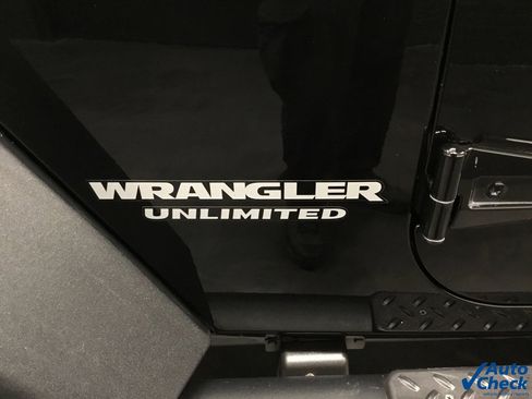 Used 2015 Jeep Wrangler Unlimited Rubicon w/ Connectivity Group image 29